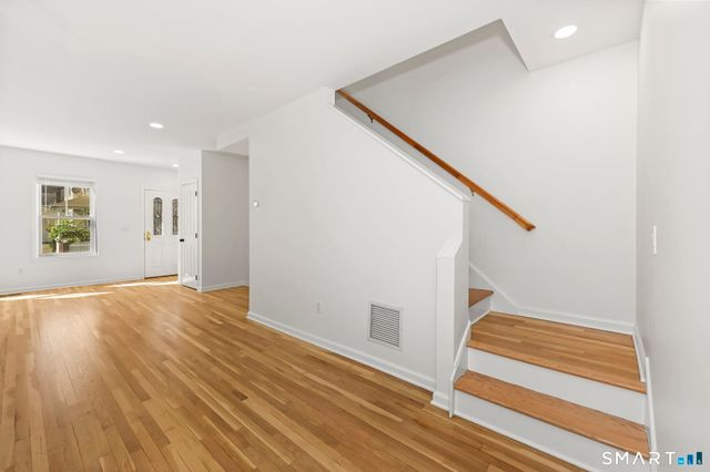 17 Dolsen Place, Stamford, CT 06901