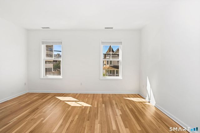 17 Dolsen Place, Stamford, CT 06901