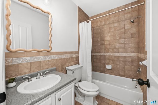 17 Dolsen Place, Stamford, CT 06901
