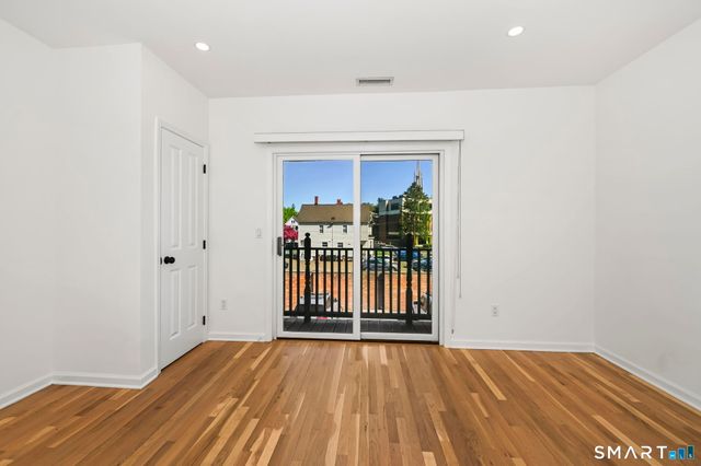 17 Dolsen Place, Stamford, CT 06901