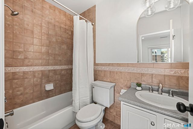 17 Dolsen Place, Stamford, CT 06901