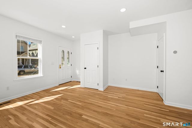 17 Dolsen Place, Stamford, CT 06901
