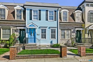 17 Dolsen Place, Stamford, CT 06901
