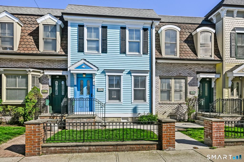 17 Dolsen Place, Stamford, CT 06901