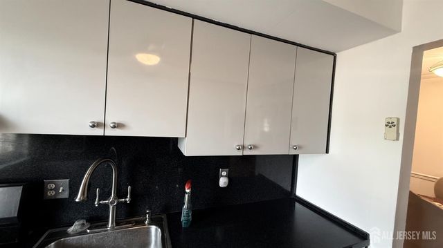 55 Gill Lane Lane 48, Iselin, NJ 08830