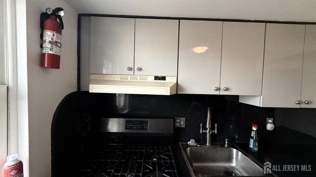 55 Gill Lane Lane 48, Iselin, NJ 08830