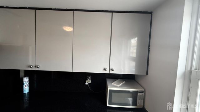 55 Gill Lane Lane 48, Iselin, NJ 08830