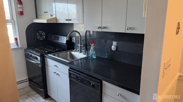 55 Gill Lane Lane 48, Iselin, NJ 08830