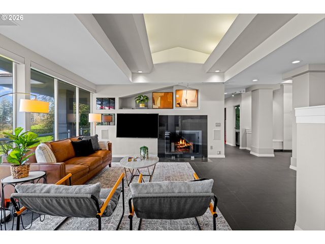 14400 UPLANDS Dr, Lake Oswego, OR 97034