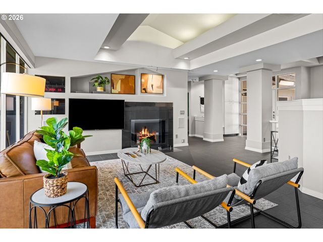 14400 UPLANDS Dr, Lake Oswego, OR 97034