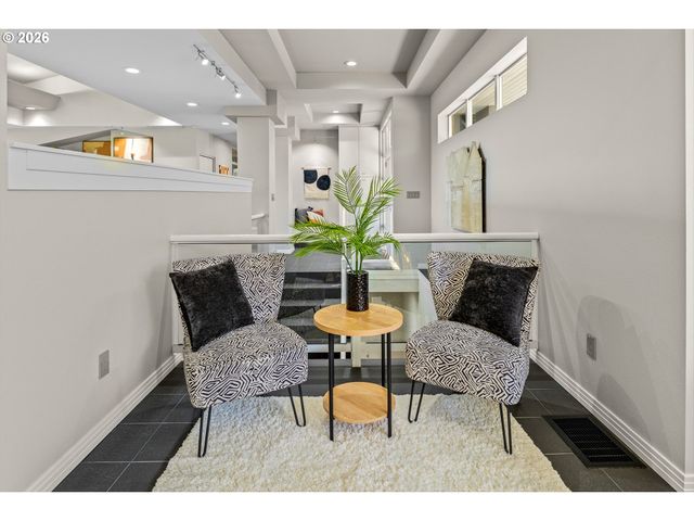 14400 UPLANDS Dr, Lake Oswego, OR 97034