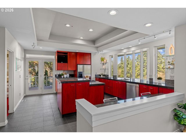 14400 UPLANDS Dr, Lake Oswego, OR 97034