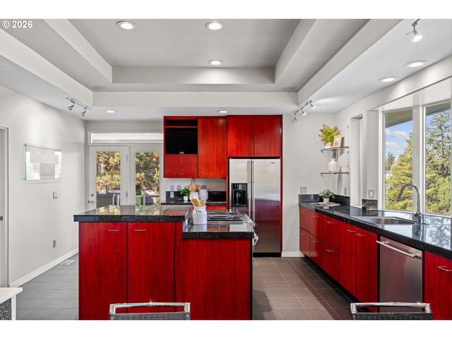 14400 UPLANDS Dr, Lake Oswego, OR 97034