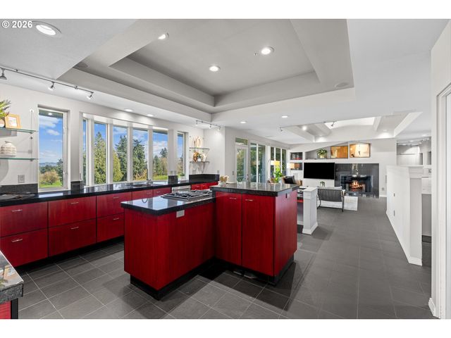 14400 UPLANDS Dr, Lake Oswego, OR 97034