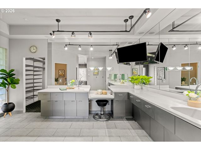 14400 UPLANDS Dr, Lake Oswego, OR 97034