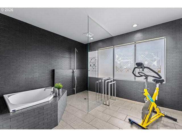 14400 UPLANDS Dr, Lake Oswego, OR 97034