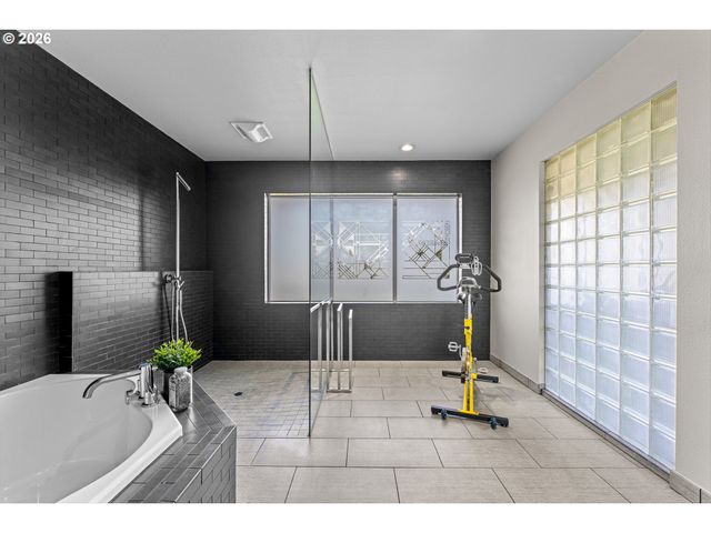 14400 UPLANDS Dr, Lake Oswego, OR 97034