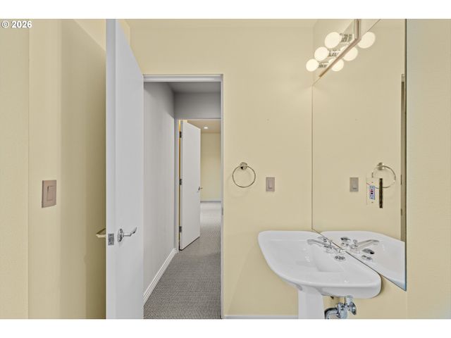 14400 UPLANDS Dr, Lake Oswego, OR 97034