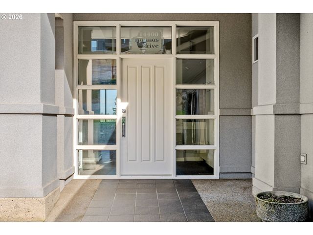 14400 UPLANDS Dr, Lake Oswego, OR 97034