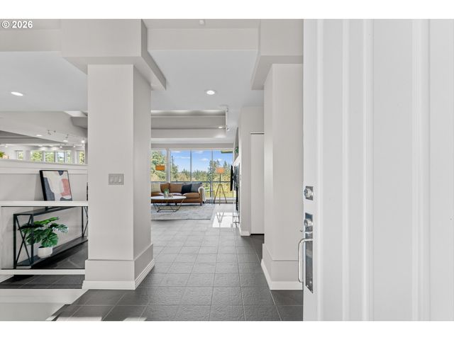 14400 UPLANDS Dr, Lake Oswego, OR 97034