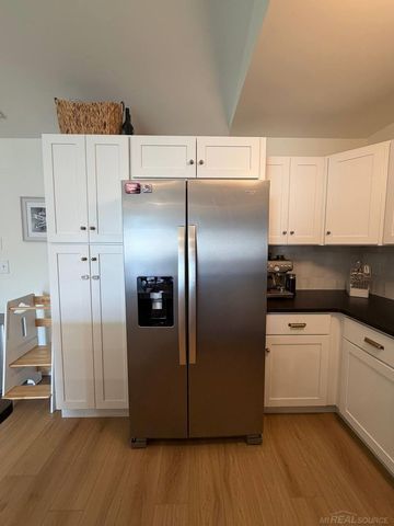 45543 Hidden View Court, Utica, MI 48315