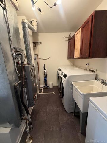 45543 Hidden View Court, Utica, MI 48315