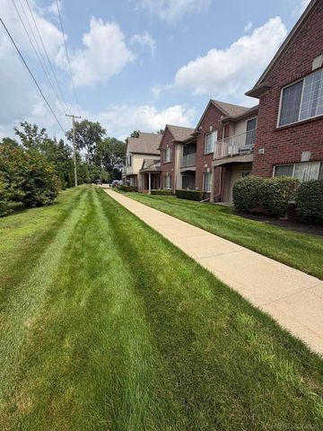 45543 Hidden View Court, Utica, MI 48315