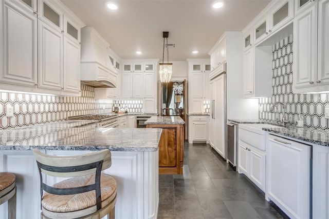 1421 Highlake Lane, Weatherford, TX 76087