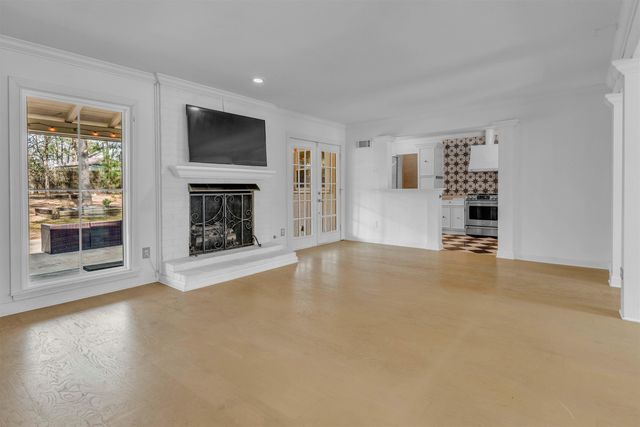 8050 FARMINGTON BLVD, Germantown, TN 38138