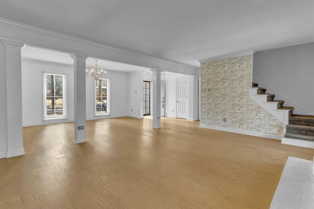 8050 FARMINGTON BLVD, Germantown, TN 38138