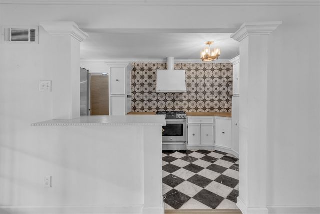 8050 FARMINGTON BLVD, Germantown, TN 38138