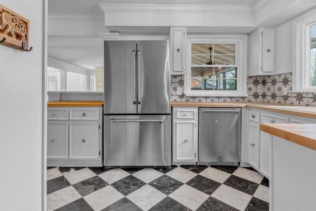 8050 FARMINGTON BLVD, Germantown, TN 38138