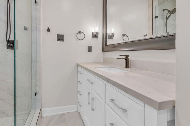 8050 FARMINGTON BLVD, Germantown, TN 38138