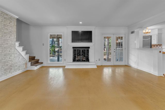 8050 FARMINGTON BLVD, Germantown, TN 38138