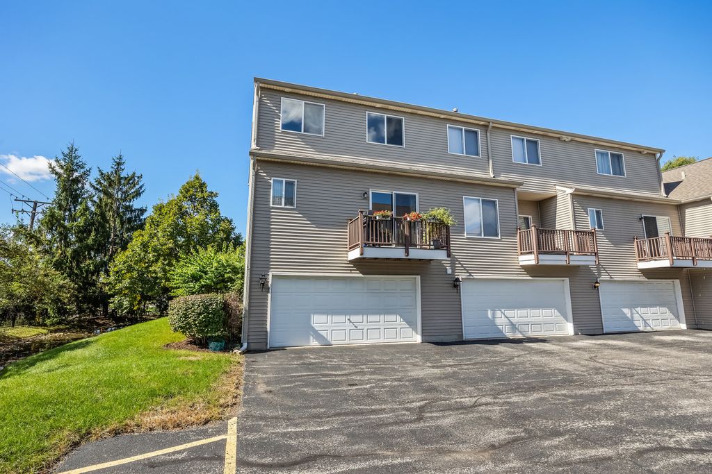 103 Enclave Circle D, Bolingbrook, IL 60440 — photo 2