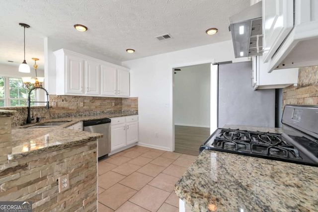 2197 Oakland Walk Drive, Lawrenceville, GA 30044