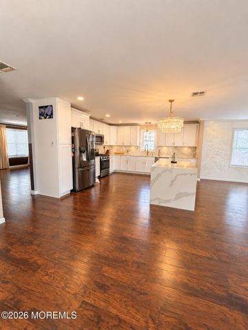 60 Waackaack Avenue, Keansburg, NJ 07734