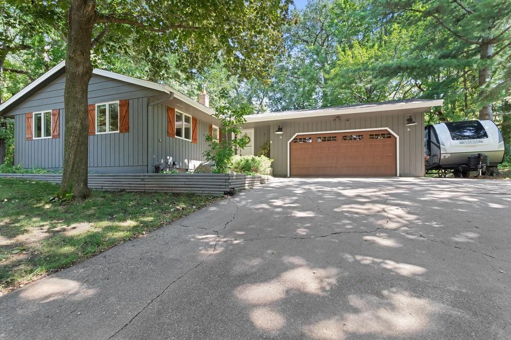 2685 Glenbrook Avenue N, Oakdale, MN 55128 — exterior