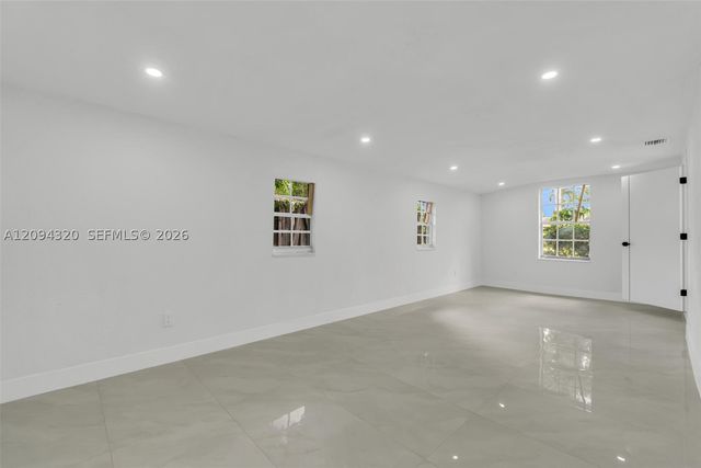 2637 Nassau Dr, Miramar, FL 33023
