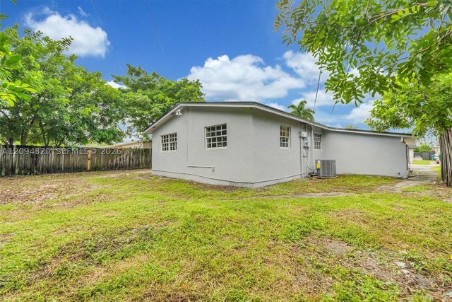 2637 Nassau Dr, Miramar, FL 33023