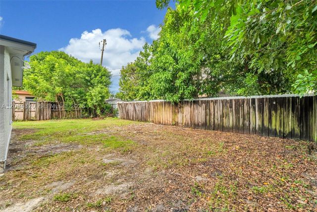 2637 Nassau Dr, Miramar, FL 33023