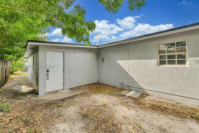 2637 Nassau Dr, Miramar, FL 33023