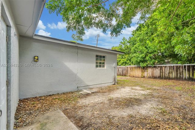 2637 Nassau Dr, Miramar, FL 33023
