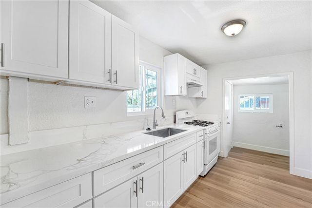 715 E 87th Place, Los Angeles, CA 90002