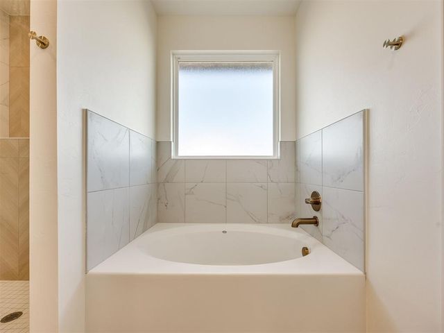225 Sage Brush Way, Edmond, OK 73025