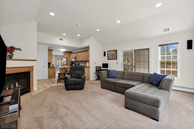 35 Old Orchard Ct, Cedar Grove Twp., NJ 07009