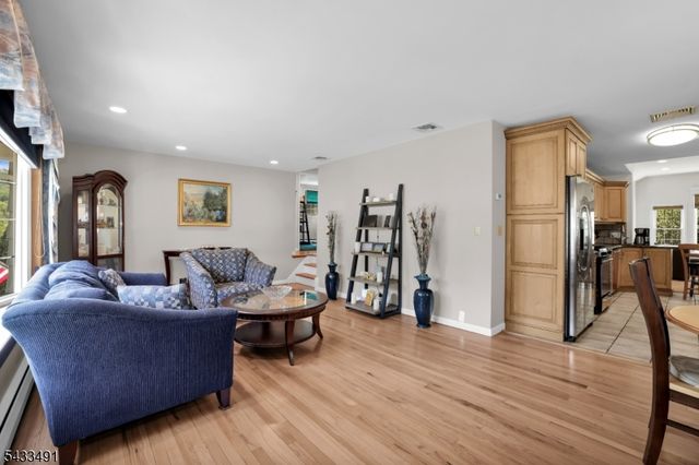 35 Old Orchard Ct, Cedar Grove Twp., NJ 07009