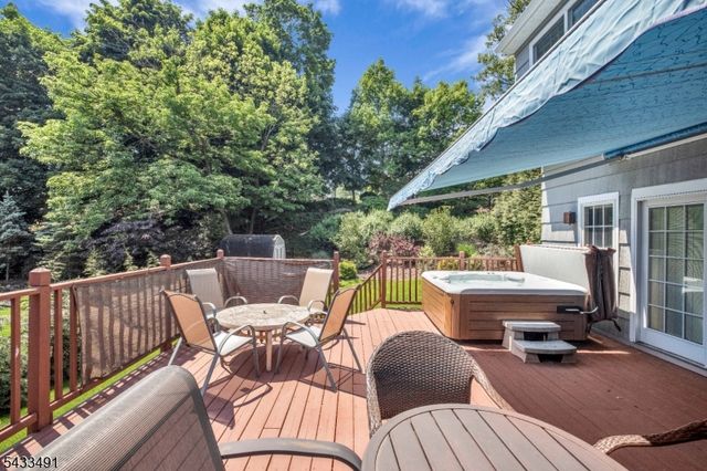 35 Old Orchard Ct, Cedar Grove Twp., NJ 07009