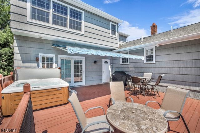 35 Old Orchard Ct, Cedar Grove Twp., NJ 07009