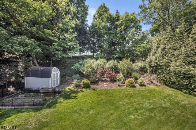 35 Old Orchard Ct, Cedar Grove Twp., NJ 07009